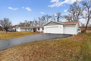 615 Winfield Dr, South Beloit, IL 61080 - Photo 3