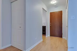 1103 S Hunt Club Dr, Mount Prospect, IL 60056 - Photo 7