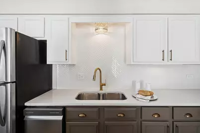 501 Carlysle Drive #7, Clarendon Hills, IL 60514 - Photo 3