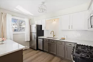 501 Carlysle Dr, Clarendon Hills, IL 60514 - Photo 9