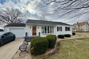 113 W 3rd St, Wyanet, IL 61379 - Photo 3