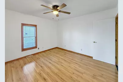 827 E Garden Street, Freeport, IL 61032 - Photo 13