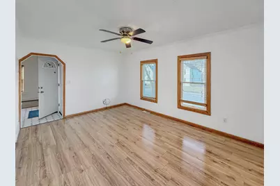 827 E Garden Street, Freeport, IL 61032 - Photo 15