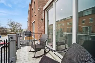 1251 Gateway Ct, Northbrook, IL 60062 - Photo 3