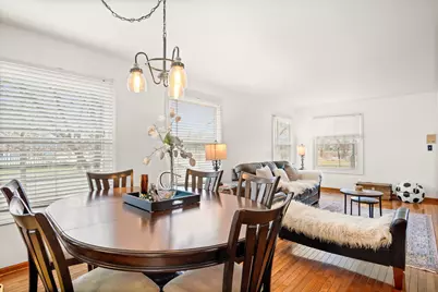 2479 Carlton Drive, Woodridge, IL 60517 - Photo 9