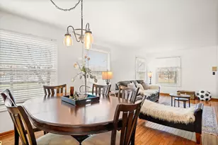 2479 Carlton Dr, Woodridge, IL 60517 - Photo 9