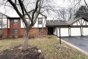 1221 Sandhurst Ct, Schaumburg, IL 60193 - Photo 1