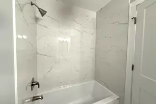 1221 Sandhurst Ct, Schaumburg, IL 60193 - Photo 15