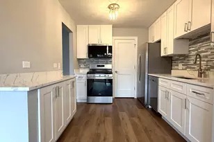 1221 Sandhurst Ct, Schaumburg, IL 60193 - Photo 7