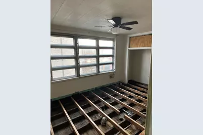 2942 N Gresham Avenue, Chicago, IL 60618 - Photo 13