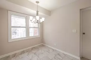 330 Hampton Ct, Bloomingdale, IL 60108 - Photo 3