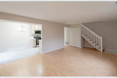 624 Breakers Point #624, Schaumburg, IL 60194 - Photo 3