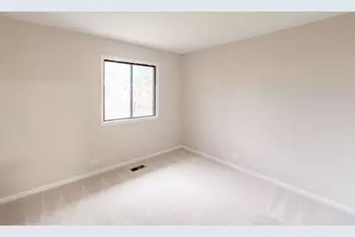 624 Breakers Point #624, Schaumburg, IL 60194 - Photo 5