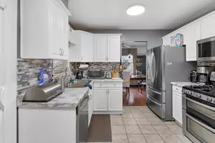 1241 E 168th St, South Holland, IL 60473 - Photo 5