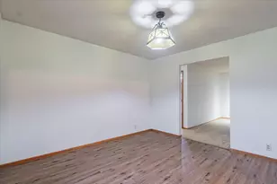 625 Bradley Dr, Bloomington, IL 61701 - Photo 5