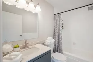 5201 S Cornell Ave, Chicago, IL 60615 - Photo 9