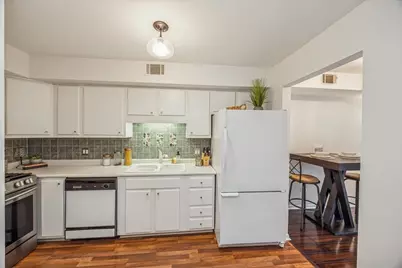 6425 Clarendon Hills Road #211, Willowbrook, IL 60527 - Photo 5