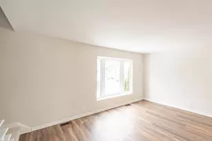 1933 Williamsburg Dr, Hoffman Estates, IL 60169 - Photo 3