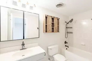 1933 Williamsburg Dr, Hoffman Estates, IL 60169 - Photo 9