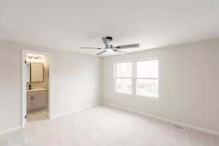 1933 Williamsburg Dr, Hoffman Estates, IL 60169 - Photo 7