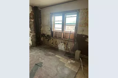 11809 S Indiana Avenue, Chicago, IL 60628 - Photo 9