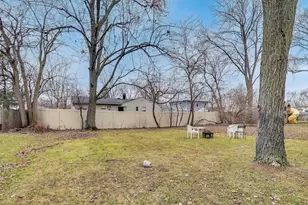 1437 E Michele Dr, Palatine, IL 60074 - Photo 17