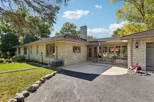 1090 Roselle Rd, Inverness, IL 60067 - Photo 5