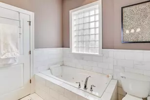 2752 W Argyle St, Chicago, IL 60625 - Photo 13