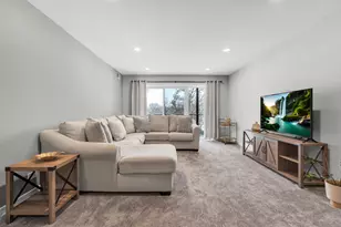 1400 N Yarmouth Pl, Mount Prospect, IL 60056 - Photo 3