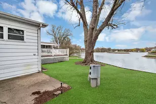 1053 Lakeview Rd, Elgin, IL 60123 - Photo 27