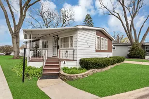 1053 Lakeview Rd, Elgin, IL 60123 - Photo 3