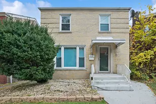 9127 S Essex Ave, Chicago, IL 60617 - Photo 1