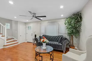 9127 S Essex Ave, Chicago, IL 60617 - Photo 3