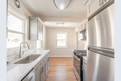 1110 S Gables Boulevard, Wheaton, IL 60189 - Photo 5