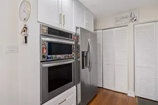 8239 Sayre Ave, Burbank, IL 60459 - Photo 7