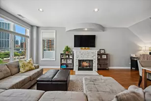330 N Clinton St, Chicago, IL 60661 - Photo 3