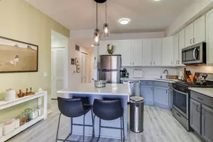 2335 W Belle Plaine Ave, Chicago, IL 60618 - Photo 3