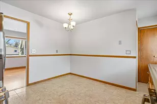 900 Brentwood Dr, Joliet, IL 60435 - Photo 5