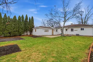 900 Brentwood Dr, Joliet, IL 60435 - Photo 15