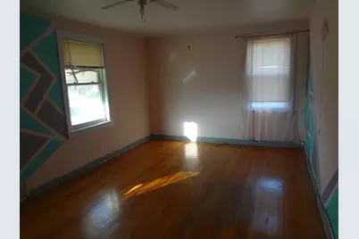 8811 S Constance Avenue, Chicago, IL 60617 - Photo 9