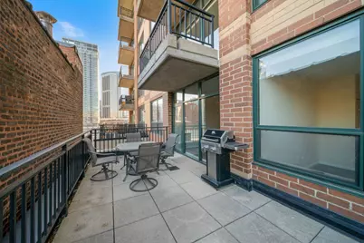 400 W Ontario Street #804, Chicago, IL 60654 - Photo 25