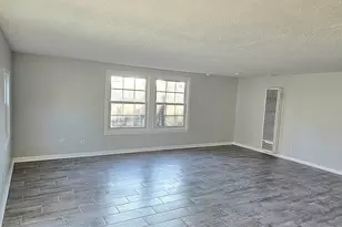 401 Berkley Pl, Streamwood, IL 60107 - Photo 5