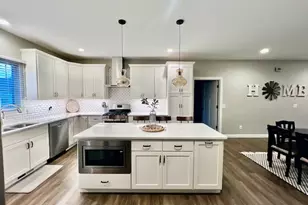 413 Moore St, Clifton, IL 61727 - Photo 7