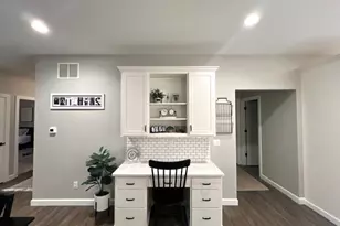 413 Moore St, Clifton, IL 61727 - Photo 11