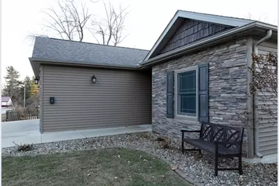 413 Moore Street, Clifton, IL 61727 - Photo 3