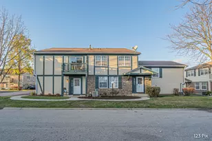 111 Brookwood Ct, Vernon Hills, IL 60061 - Photo 23