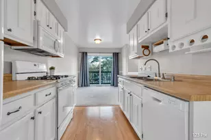 111 Brookwood Ct, Vernon Hills, IL 60061 - Photo 13