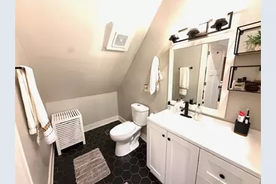 2115 W Barry Avenue, Chicago, IL 60618 - Photo 11