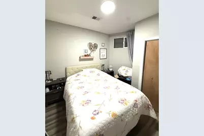 2115 W Barry Avenue, Chicago, IL 60618 - Photo 7