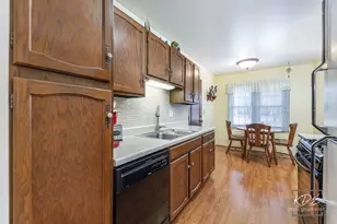 333 Pearson Cir, Naperville, IL 60563 - Photo 9